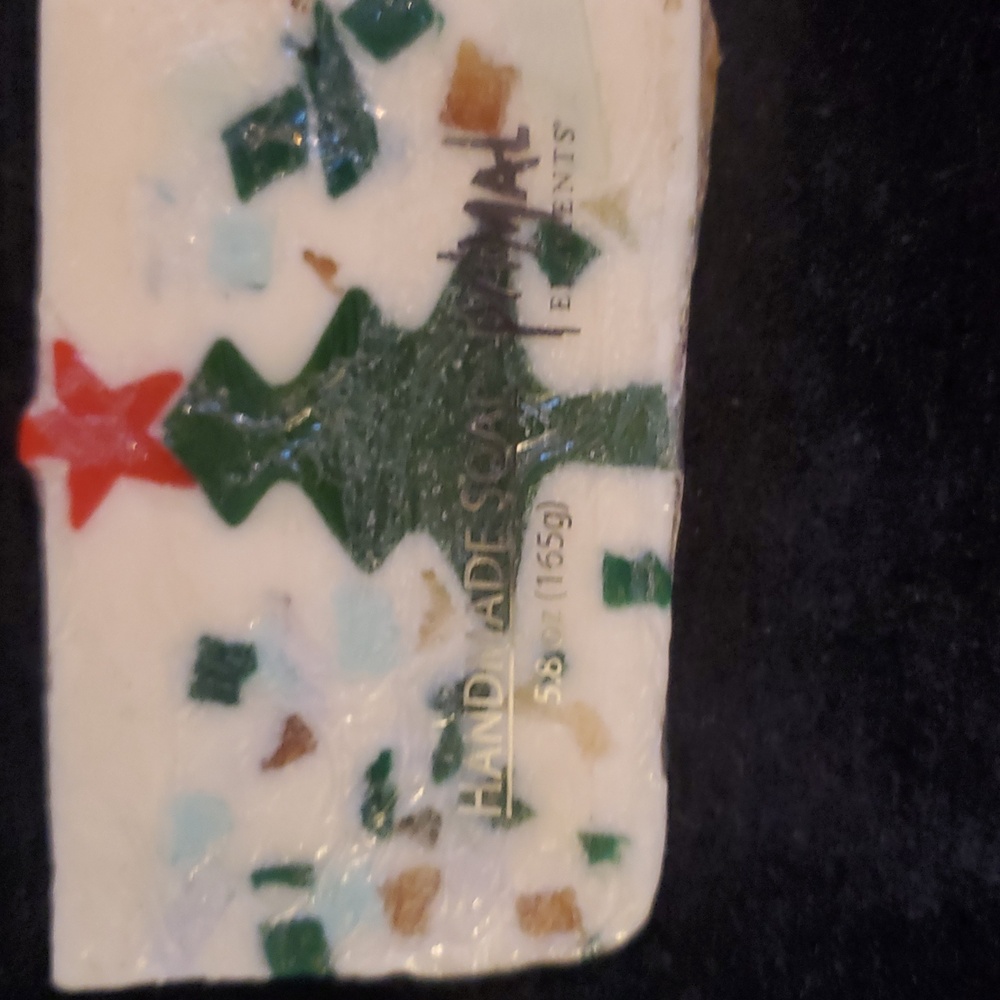 PRIMAL Festive Handmade Soap with Christmas Tree Design 5.8 oz - Picture 2 of 7
